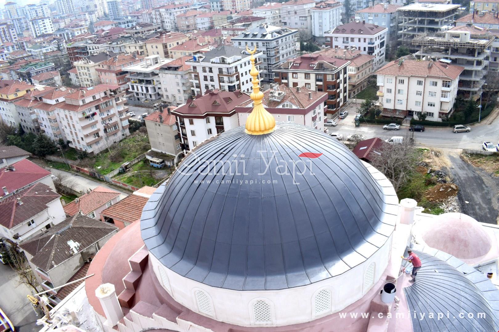 Metal cover on main and auxiliary domes