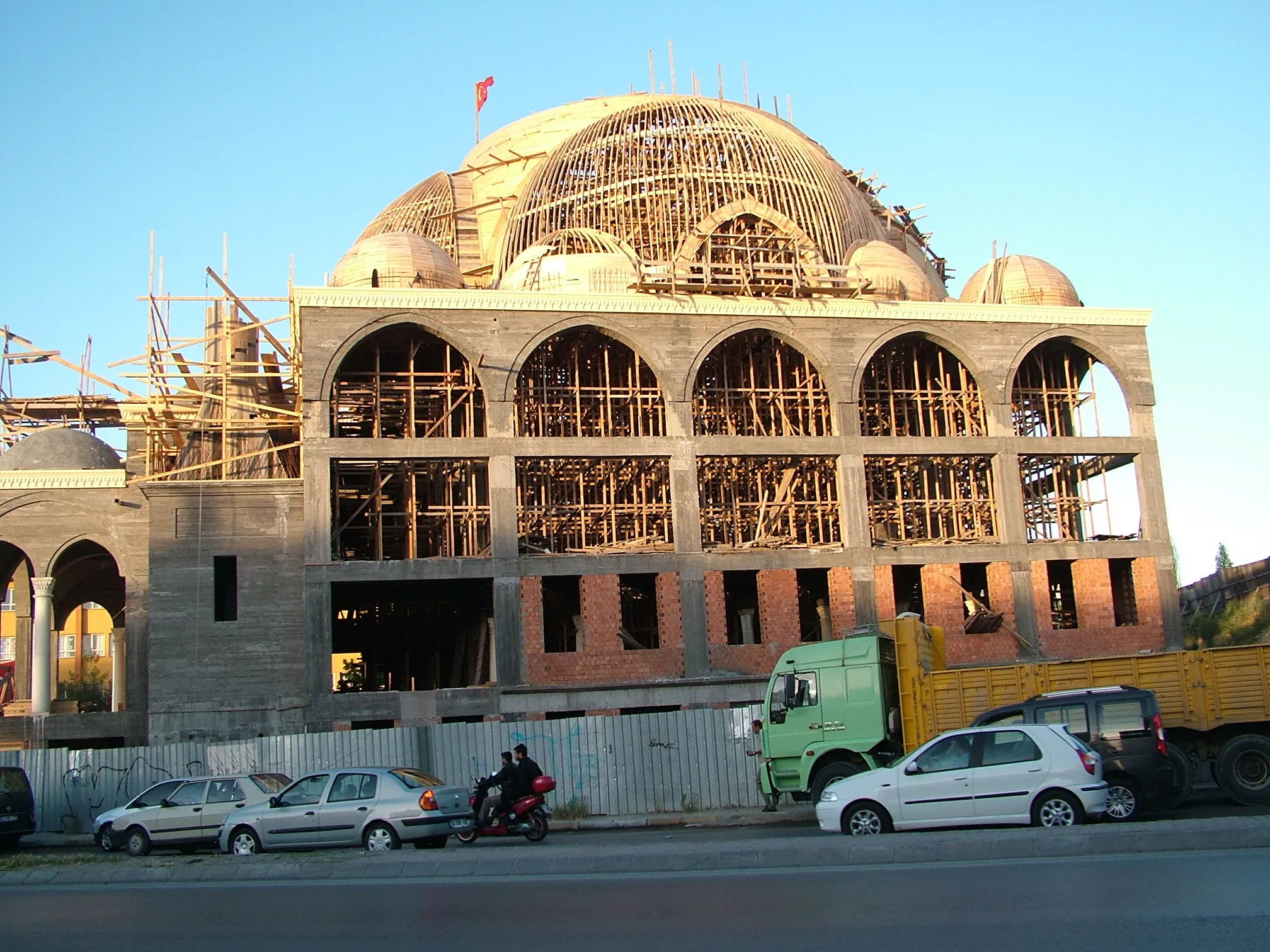 gungoren-yesil-cami-a104.webp