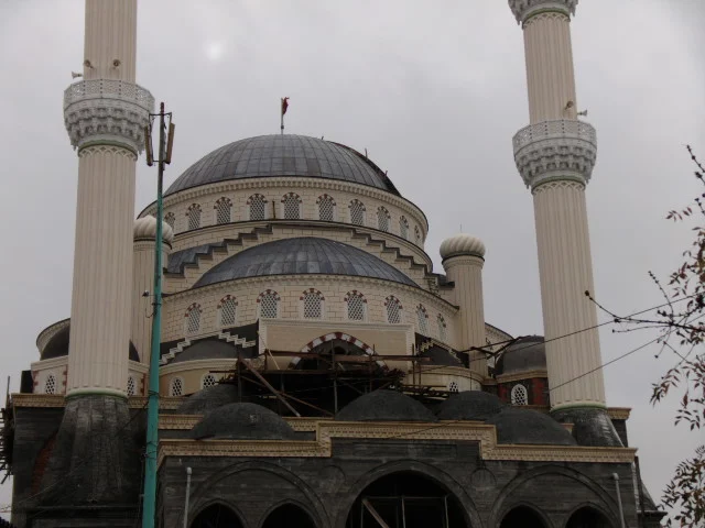 gungoren-yesil-cami-a229.webp