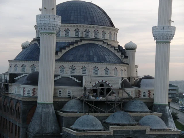gungoren-yesil-cami-a680.webp